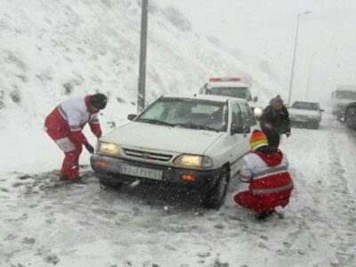 تأمین نان مورد نیاز مسافران و رانندگانی که در جاده‌های سوادکوه و گدوک