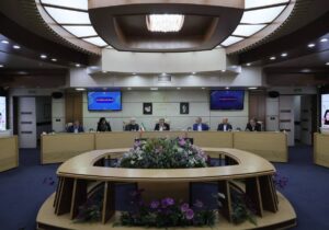 دغدغه معیشت کادر درمان و تأمین دارو؛ مطالبات مجلس از وزیر بهداشت