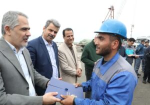 کارگران؛ نماد همت و حرکت اقتصاد / مراسم تقدیر در بندر امیرآباد برگزار شد