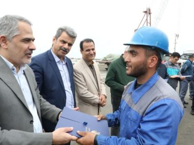 کارگران؛ نماد همت و حرکت اقتصاد / مراسم تقدیر در بندر امیرآباد برگزار شد