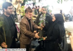 توزیع نهال مثمر در میدان امام حسین(ع) ساری با یاد شهدای جنگ رمضان