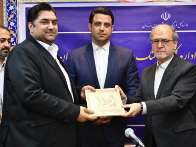تقدیر از مسئول روابط عمومی ارشاد مازندران در آیین گرامیداشت روز ارتباطات